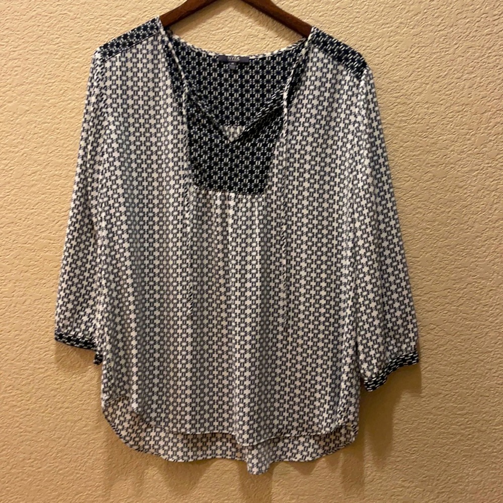 Beautiful NYDJ blouse size Medium